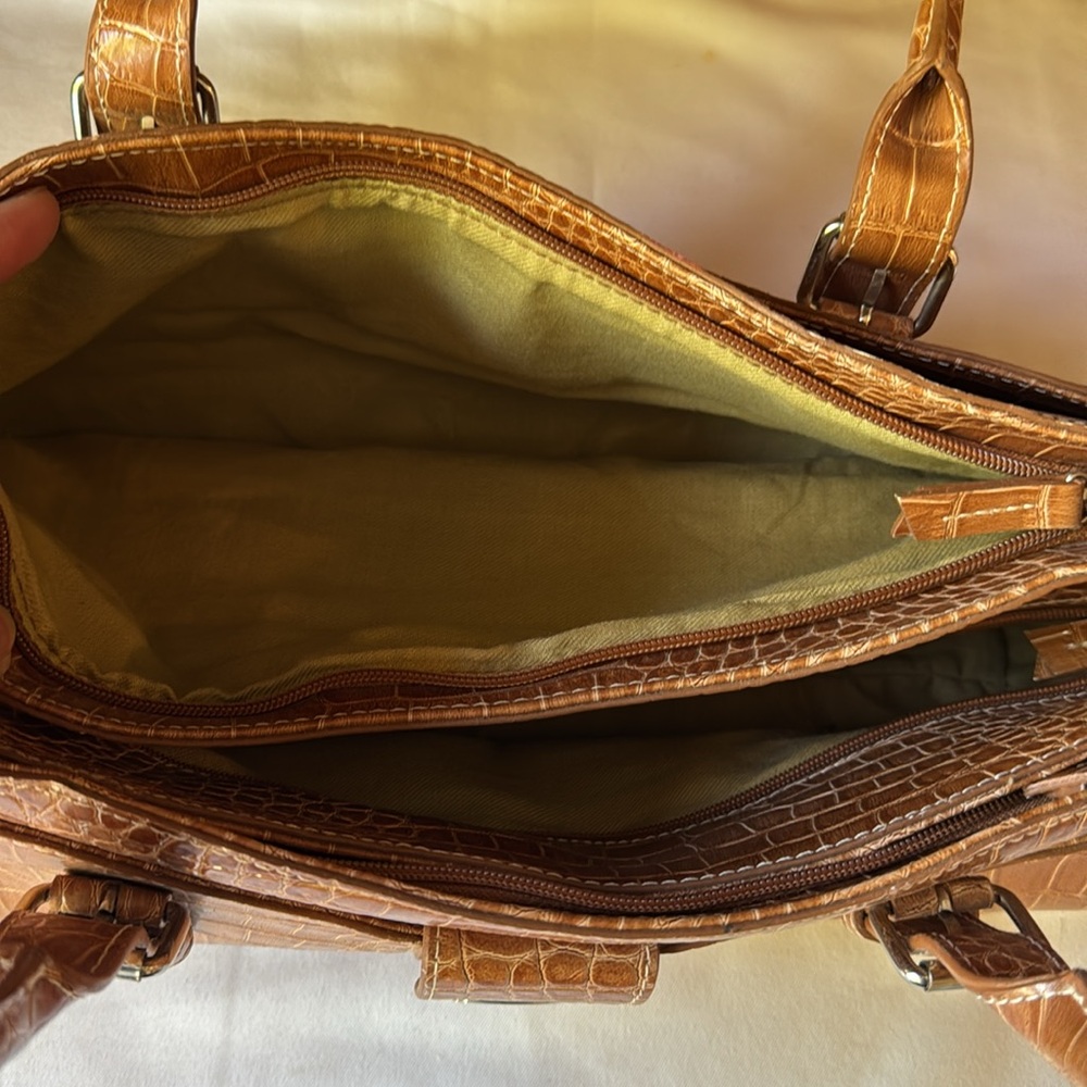 Liz Claiborne’s Tan Crocodile Pattern Tan Handbag - Picture 9 of 17